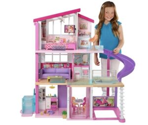 Barbie Maison De Rêve, 3 Niveaux, avec 8 Pièces Dont Une Piscine, Un Toboggan, Un Ascenseur Accessible pour Fauteuil Roulant, 70 Accessoires pour Poupées, Jouet pour Enfant de 3 Ans et Plus, GNH53